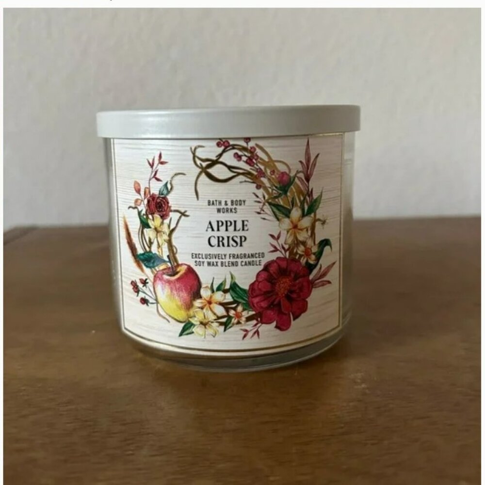 NEW Bath & Body Works Apple Crisp 3 wick Candle - NWT